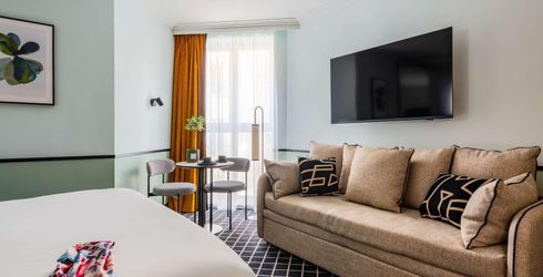 hotel room image