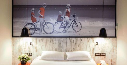 hotel room image