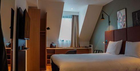hotel room image