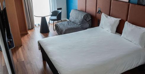 hotel room image