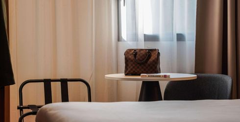 hotel room image