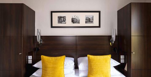hotel room image