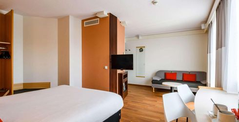 hotel room image