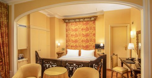 hotel room image