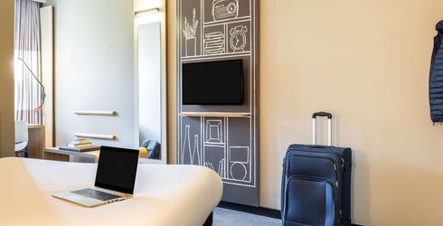 hotel room image