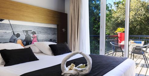 hotel room image