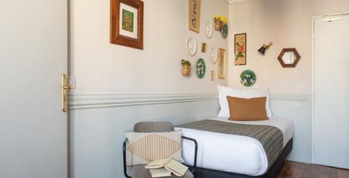 hotel room image