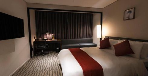 hotel room image