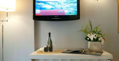hotel room image