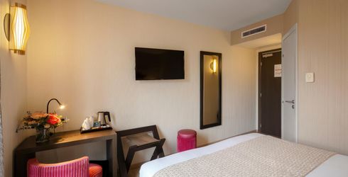 hotel room image