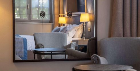 hotel room image
