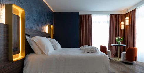 hotel room image