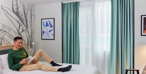 hotel room image