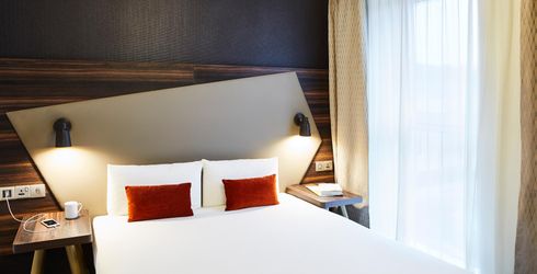 hotel room image