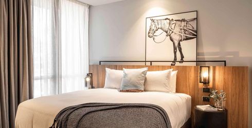 hotel room image