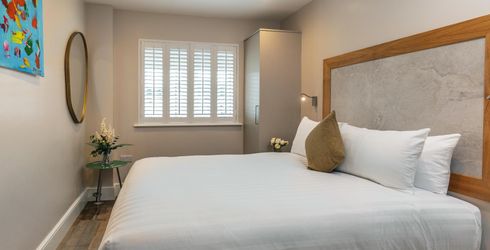 hotel room image