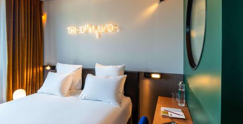 hotel room image