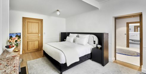 hotel room image