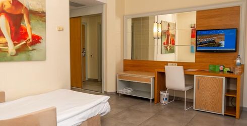 hotel room image
