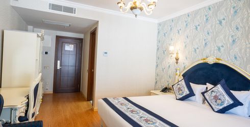 hotel room image