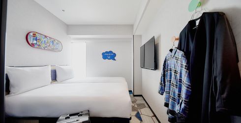 hotel room image
