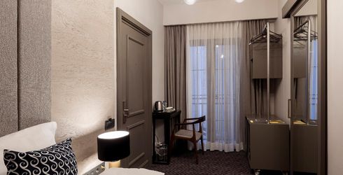 hotel room image