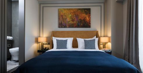 hotel room image