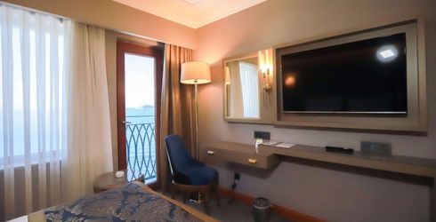 hotel room image