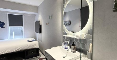 hotel room image
