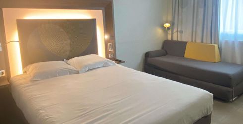 hotel room image