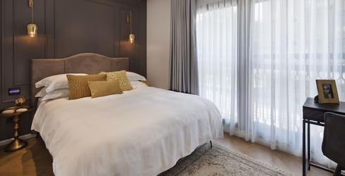 hotel room image