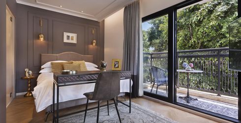 hotel room image