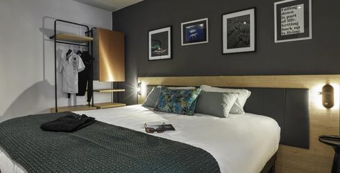 hotel room image