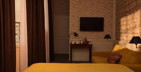 hotel room image