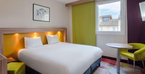 hotel room image