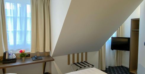 hotel room image