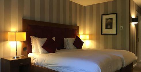 hotel room image