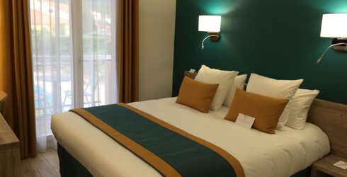 hotel room image