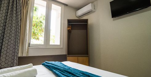 hotel room image