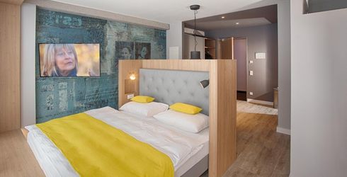 hotel room image