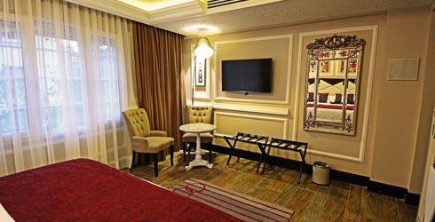 hotel room image