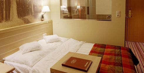 hotel room image