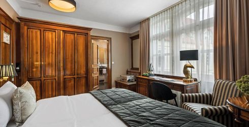 hotel room image