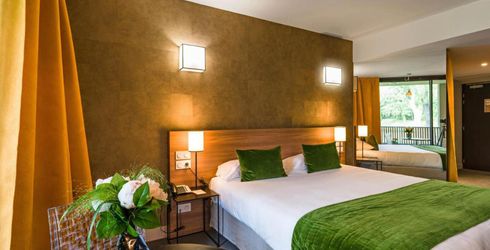 hotel room image