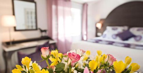 hotel room image