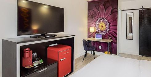 hotel room image