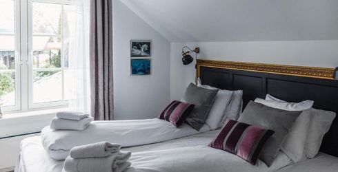 hotel room image
