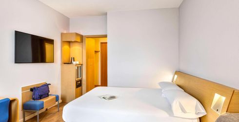 hotel room image