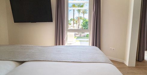 hotel room image