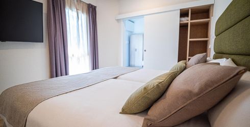 hotel room image